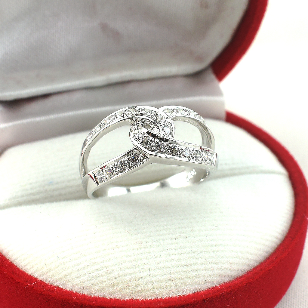 แหวนเงินแท้ราคาถูกชุบทองคำขาว เพชรCZแท้ 0.72 กะรัต งานประณีตสวยงาม สั่งผลิตค่ะ