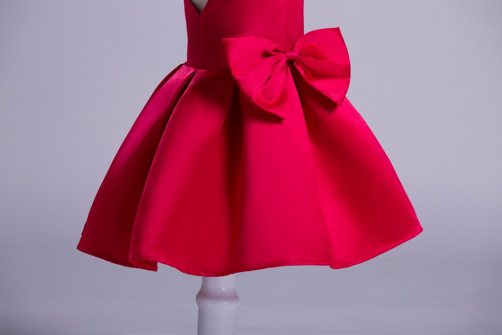 ชุดเด็ก :ชุดออกงาน เดรสเปิดไหล่ สีแดง