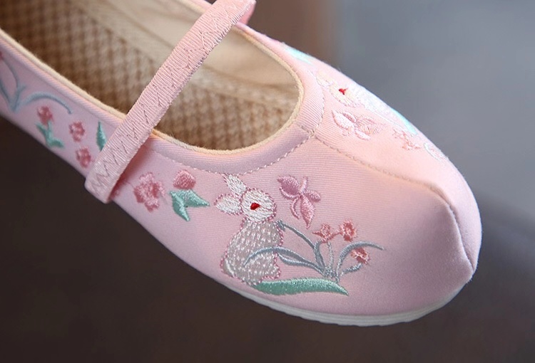 F รองเท้าจีนเด็ก ลายดอกไม้ หัวแหลม สีชมพูอ่อน