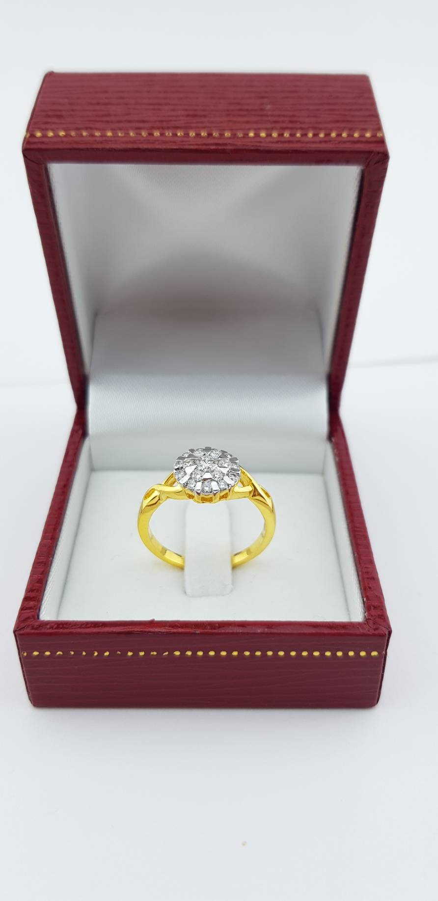 สั่งผลิตเพชรเบลเยี่ยมคัท แหวนแต่งงาน แหวนหมั้น ใส่เที่ยว ออกงาน แหวนทองคำ 18K เพชรแท้ 0.45 กะรัต 3.21 กรัม น้ำ 99 ราคาถูกมาก มีใบรับประกันค่ะ