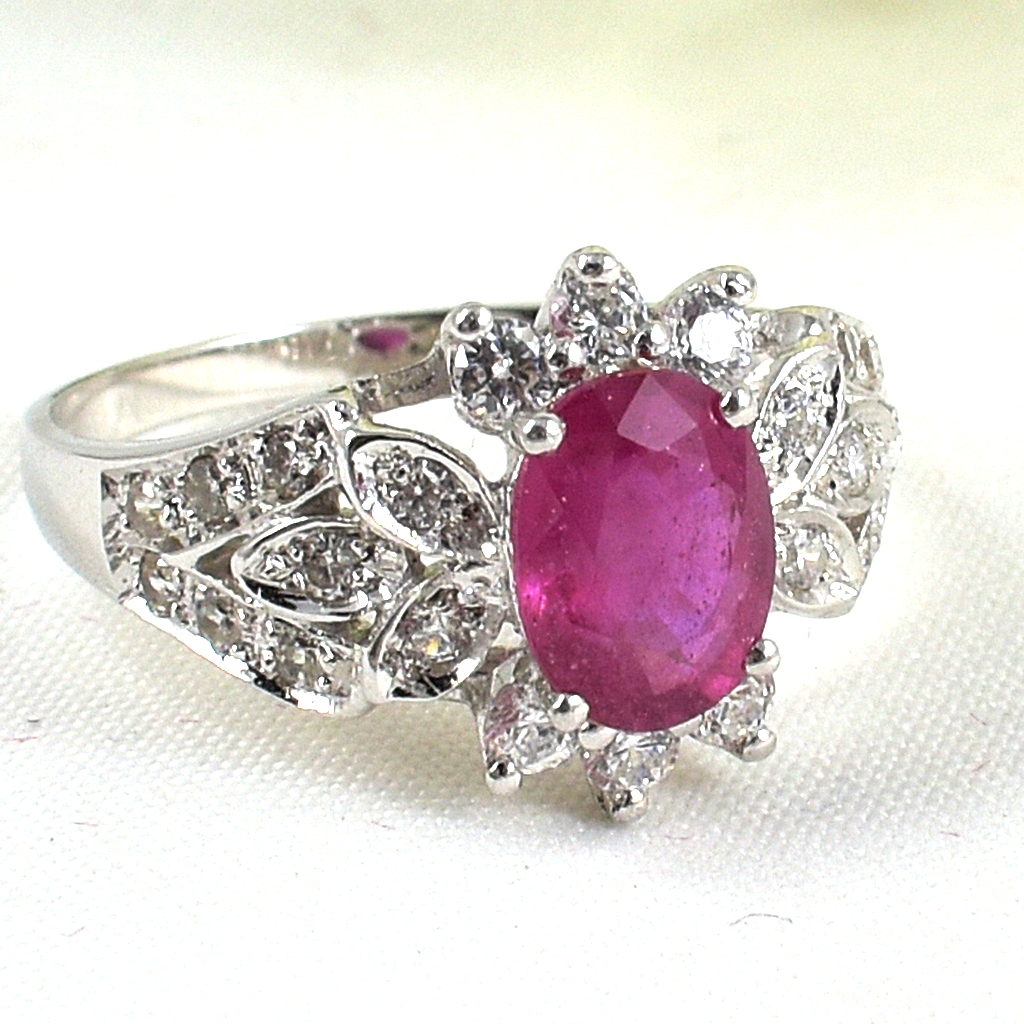 แหวนเงินแท้ราคาถูกชุบทองคำขาว ทับทิมแท้ 1.60 กะรัต เพชรCZ 0.27 กะรัต งานประณีตสวยงาม สั่งผลิตค่ะ