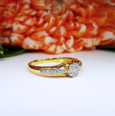 สั่งผลิตเพชรเบลเยี่ยมคัท แหวนแต่งงาน แหวนหมั้น ใส่เที่ยว ออกงาน แหวนทองคำ 18K เพชรแท้ 0.25 กะรัต 2.46 กรัม น้ำ 99 ราคาถูกมาก มีใบรับประกันค่ะ