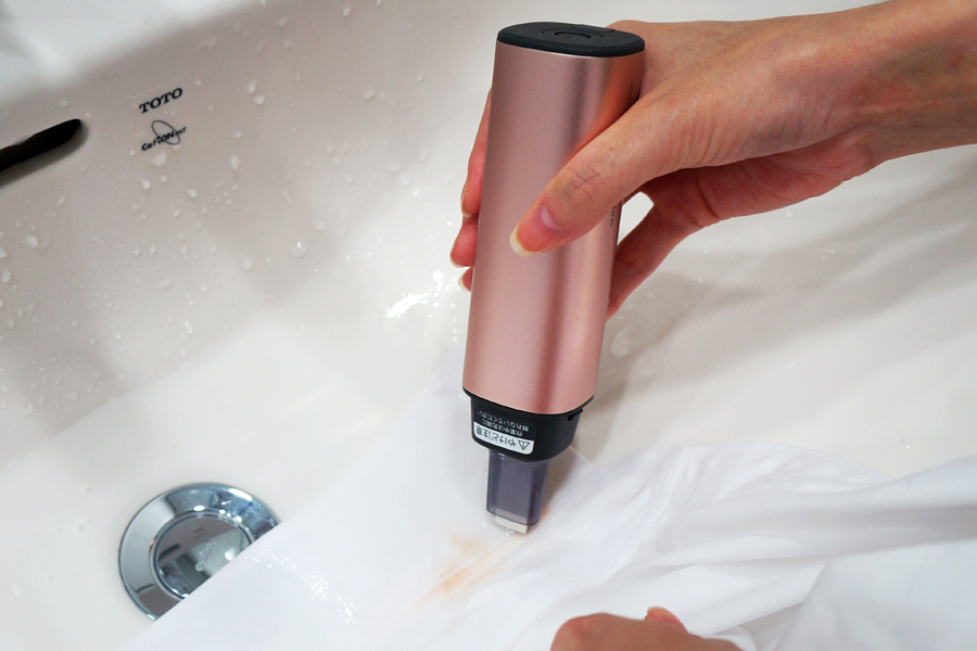 Sharp เครื่องซักผ้ามือถือ / อุปกรณ์ขจัดคราบก่อนการซัก UW-A1 มี 3 สี ทอง เงิน ชมพู