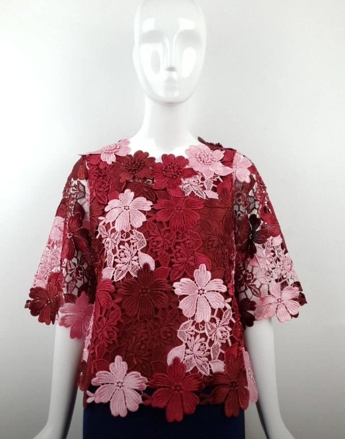 เสื้อลูกไม้พิ้งบูติค สีแดงมีหลายทรงให้เลือก