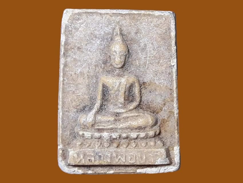 หลวงพ่อขาว หลัง พระครูพิทักษ์ธรรมคุณ (สงวน) วัดเสาธงกลาง สมุทรปราการ เนื้อผงมีกริ่ง
