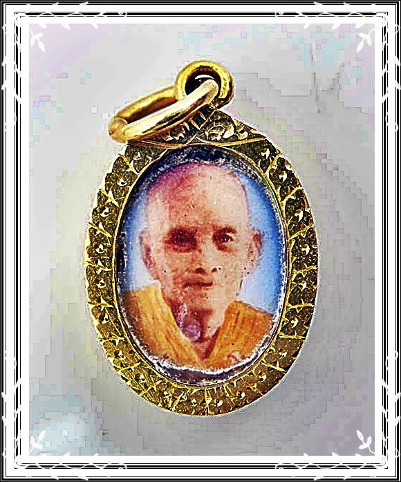 ล็อคเก็ตหลวงปู่ บุดดา ถาวโร วัดกลางชูศรีเจริญสุข จ.สิงห์บุรี เลี่ยมทองคำ