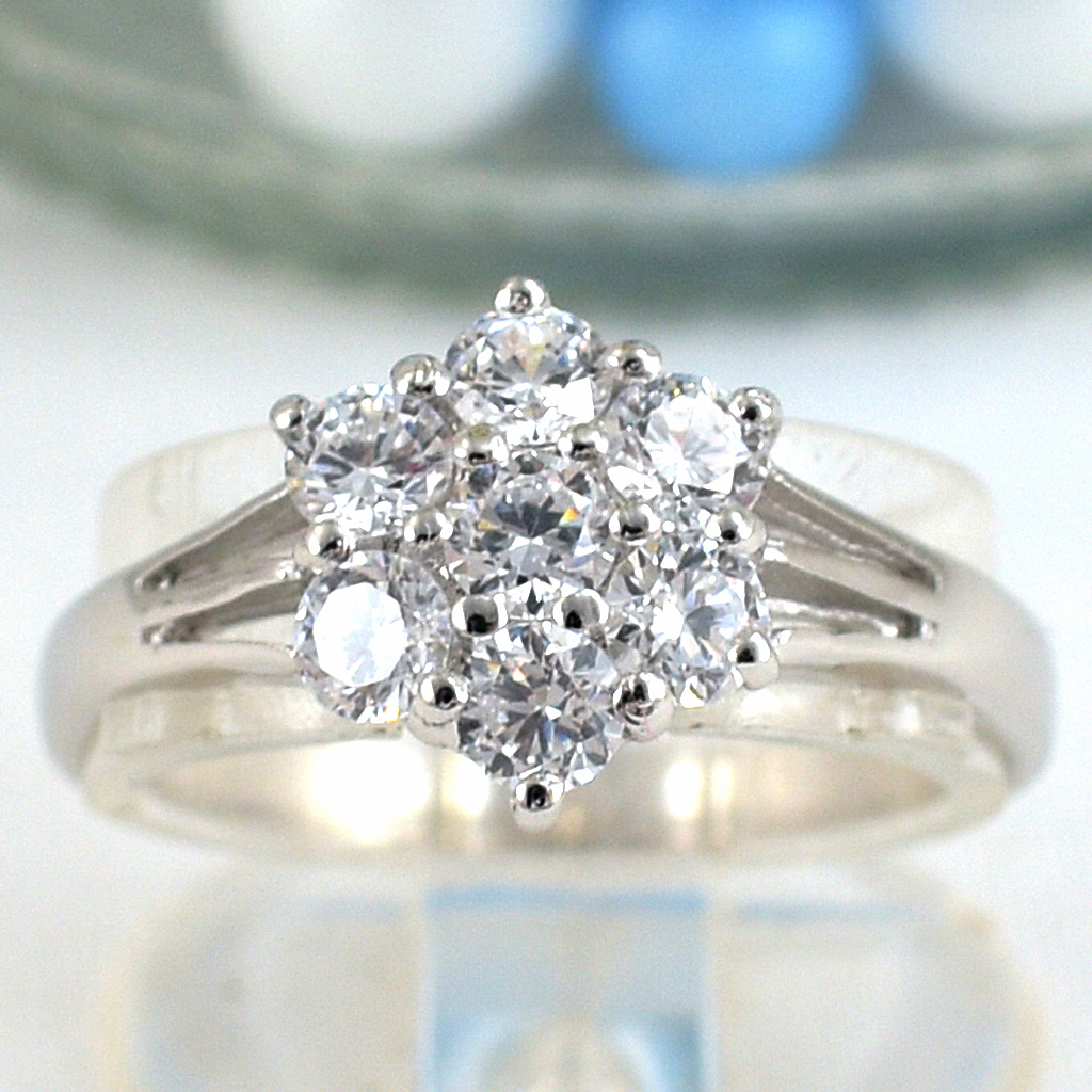 แหวนเงินแท้ราคาถูกชุบทองคำขาว เพชรCZแท้ 0.70 กะรัต งานประณีตสวยงาม สั่งผลิตค่ะ