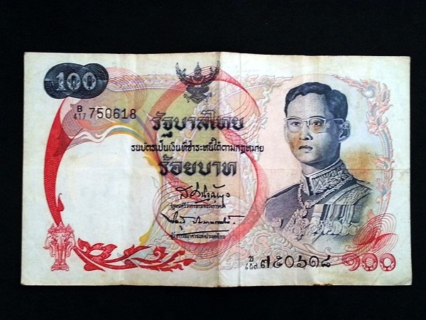 ธนบัตรหมุนเวียน ยุครัชกาลที่ 9 ธนบัตรแบบ 10 ชนิดราคา 100 บาท