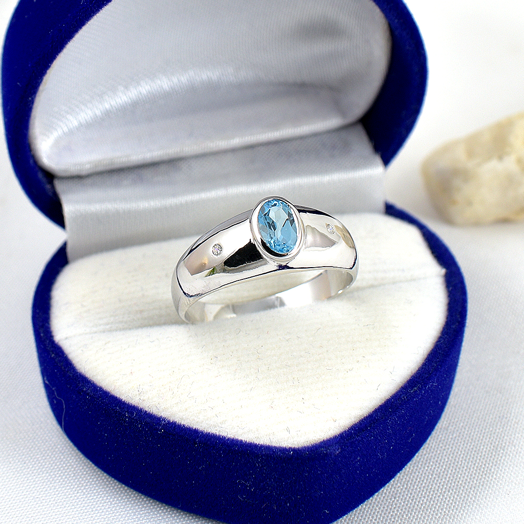 แหวนเงินแท้ราคาถูกชุบทองคำขาว สวิสบลูโทปาซแท้ 0.65 กะรัต เพชรCZ 0.02 กะรัต งานประณีตสวยงาม สั่งผลิตค่ะ