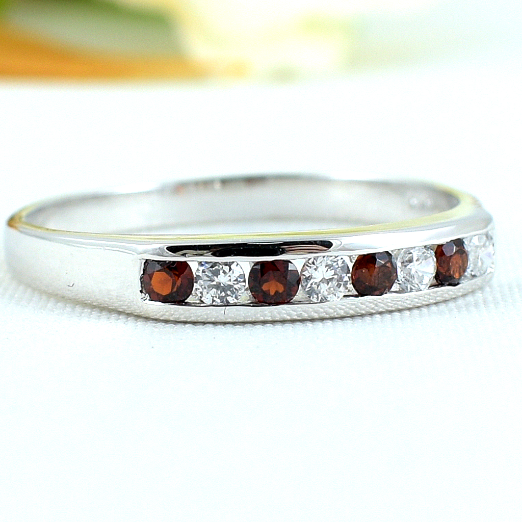 แหวนเงินแท้ราคาถูกชุบทองคำขาว พลอยแท้โกเมน 0.24 กะรัต เพชรCZ 0.12 กะรัต งานประณีตสวยงาม สั่งผลิตค่ะ