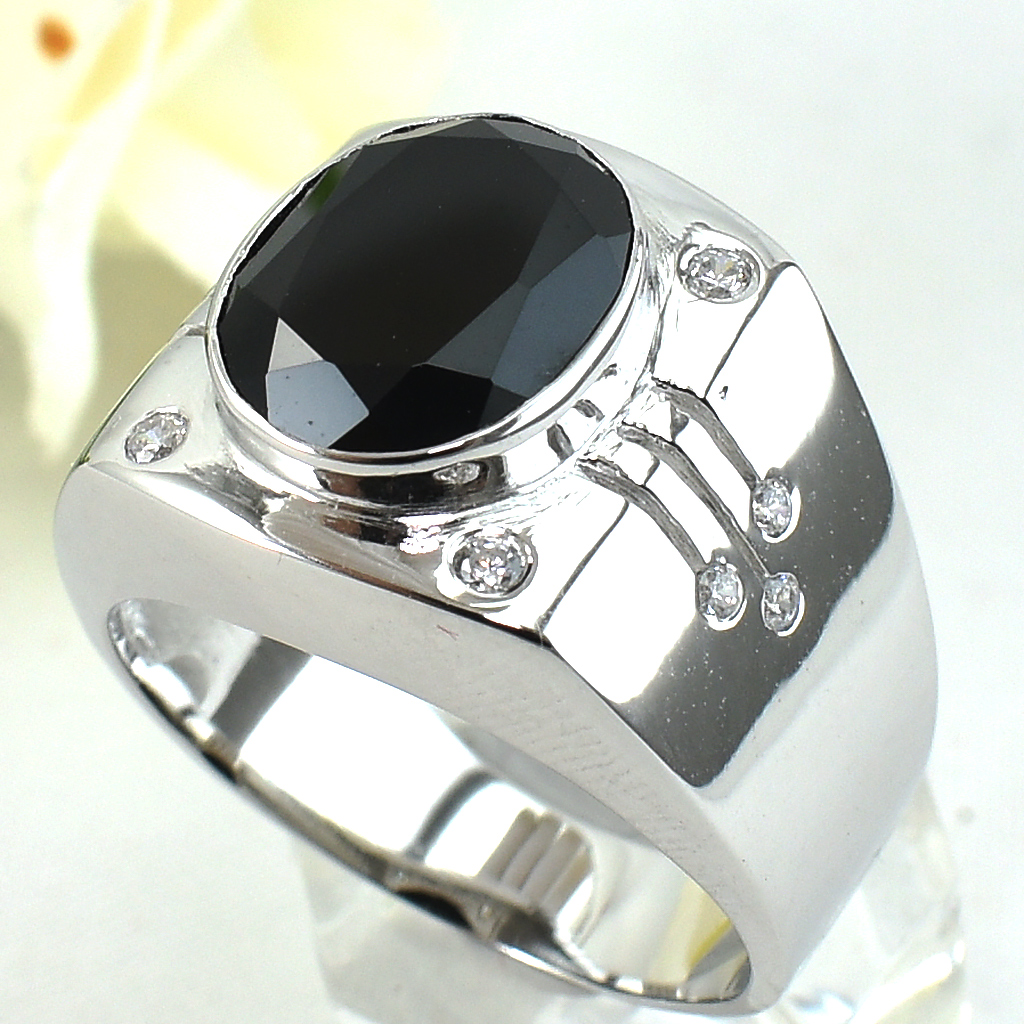 แหวนเงินแท้ราคาถูกชุบทองคำขาว นิลแท้ 6.0 กะรัต เพชรCZ 0.18 กะรัต งานประณีตสวยงาม สั่งผลิตค่ะ