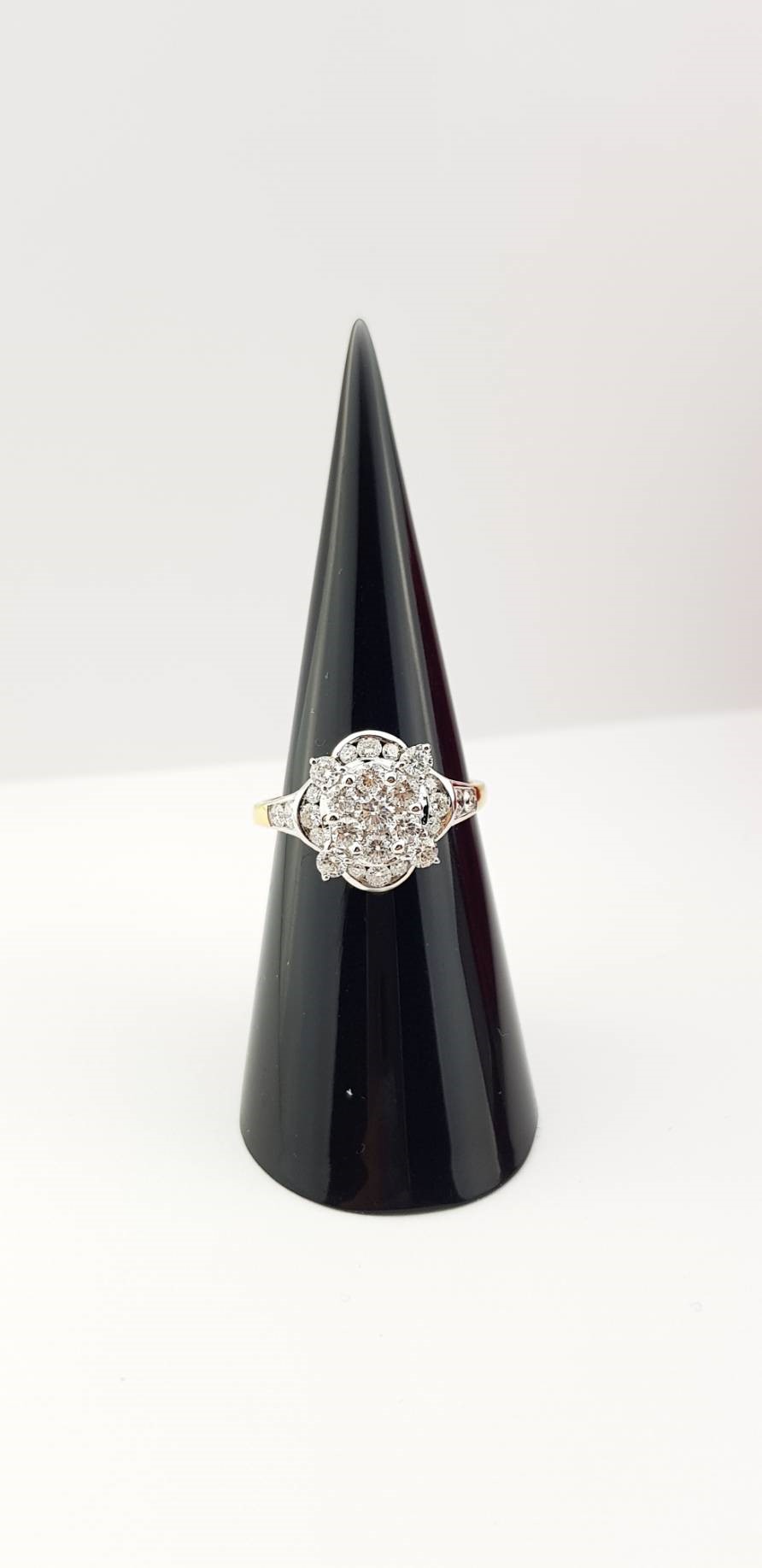 สั่งผลิตเพชรเบลเยี่ยมคัท แหวนแต่งงาน แหวนหมั้น ใส่เที่ยว ออกงาน แหวนทองคำ 18K เพชรแท้ 1.03 กะรัต 3.35 กรัม น้ำ 99 ราคาถูกมาก มีใบรับประกันค่ะ