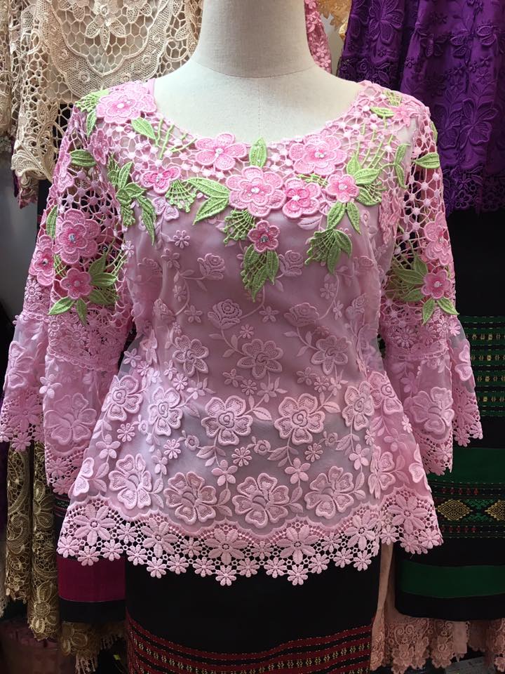 เสื้อลูกไม้สีชมพู ปักเพชร
