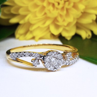 สั่งผลิตเพชรเบลเยี่ยมคัท แหวนแต่งงาน แหวนหมั้น ใส่เที่ยว ออกงาน แหวนทองคำ 18K เพชรแท้ 0.30 กะรัต 2.79 กรัม น้ำ 99 ราคาถูกมาก มีใบรับประกันค่ะ