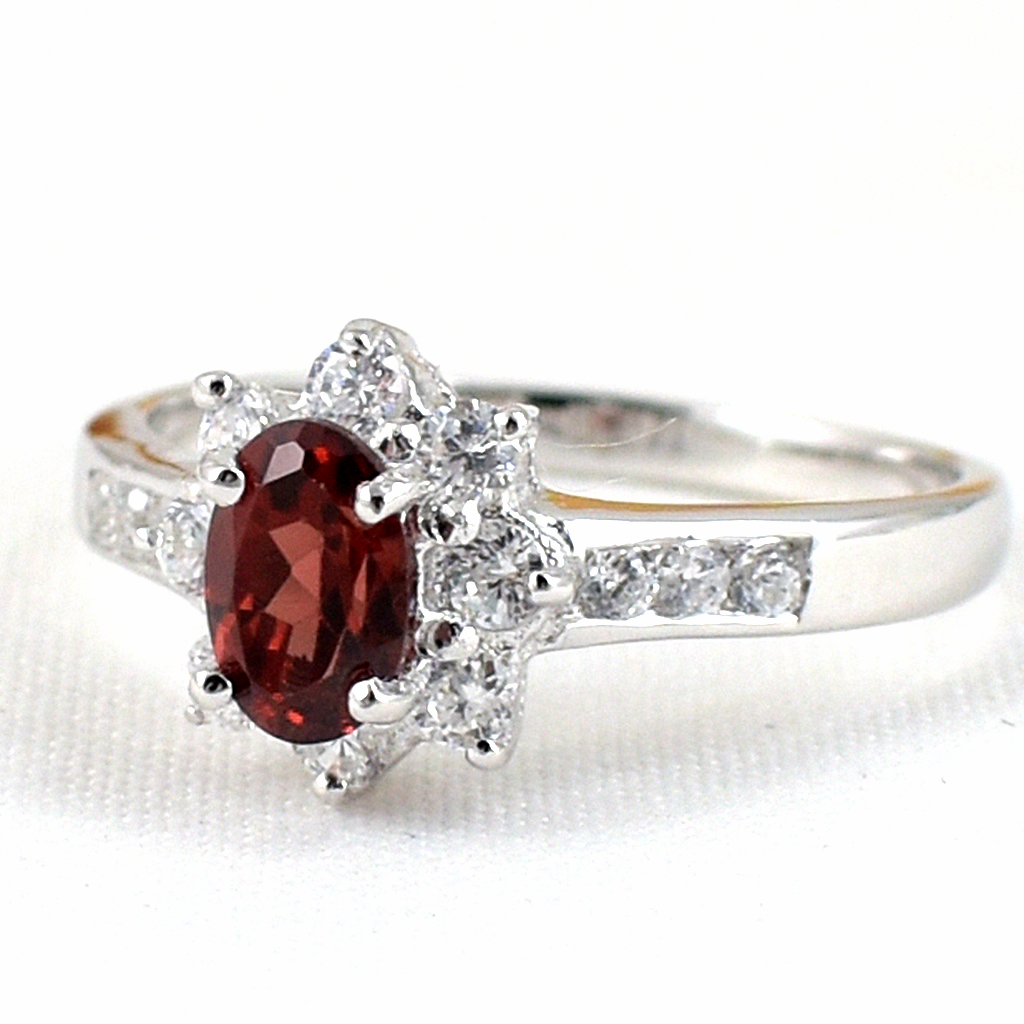 แหวนเงินแท้ราคาถูกชุบทองคำขาว พลอยแท้โกเมน 0.55 กะรัต เพชรCZ 0.33 กะรัต งานประณีตสวยงาม สั่งผลิตค่ะ