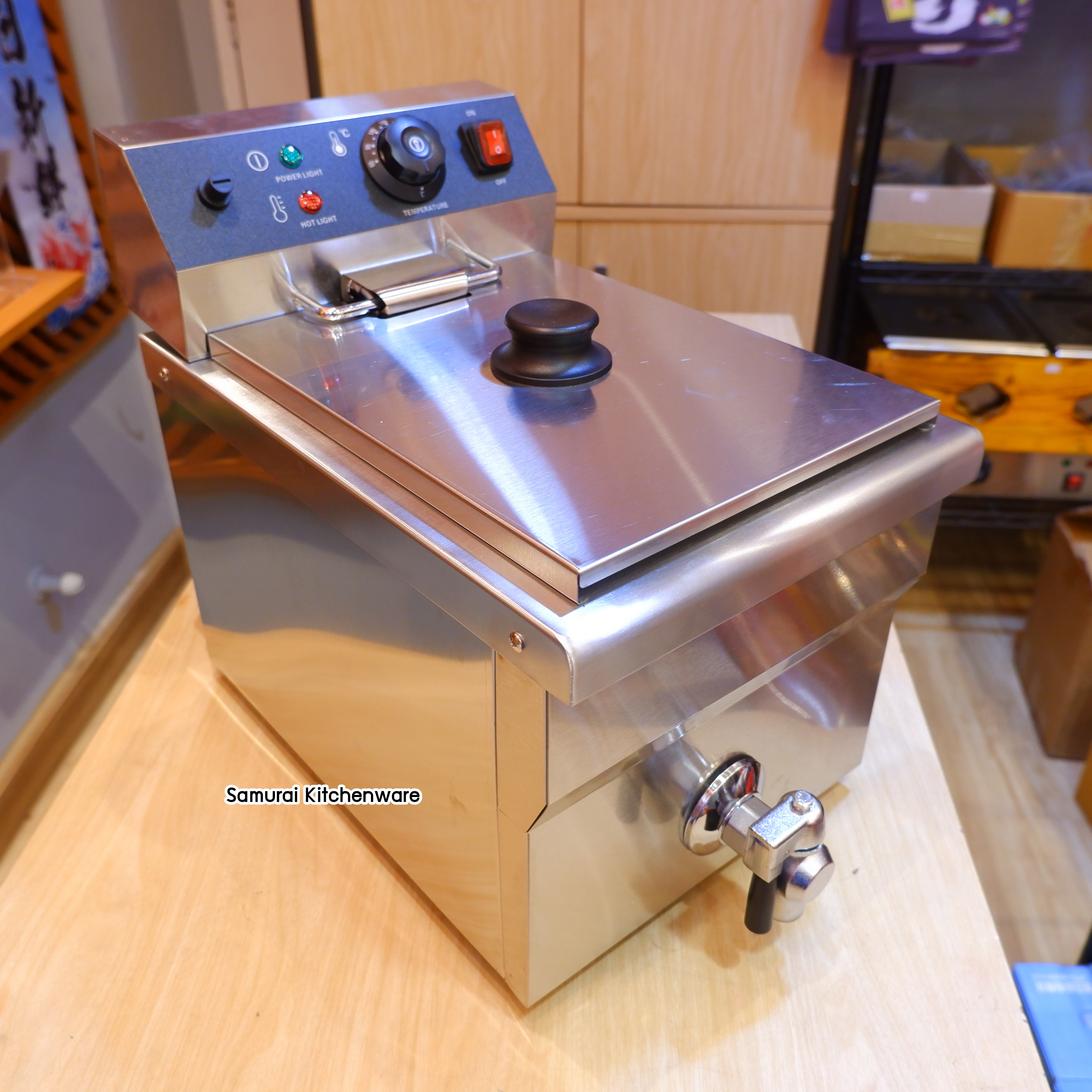 หม้อทอดไฟฟ้า พร้อมวาล์วถ่ายน้ำมัน (12 ลิตร)