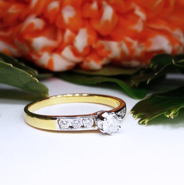 สั่งผลิตเพชรเบลเยี่ยมคัท แหวนแต่งงาน แหวนหมั้น ใส่เที่ยว ออกงาน แหวนทองคำ 18K เพชรแท้ 0.27 กะรัต 1.85 กรัม น้ำ 99 ราคาถูกมาก มีใบรับประกันค่ะ