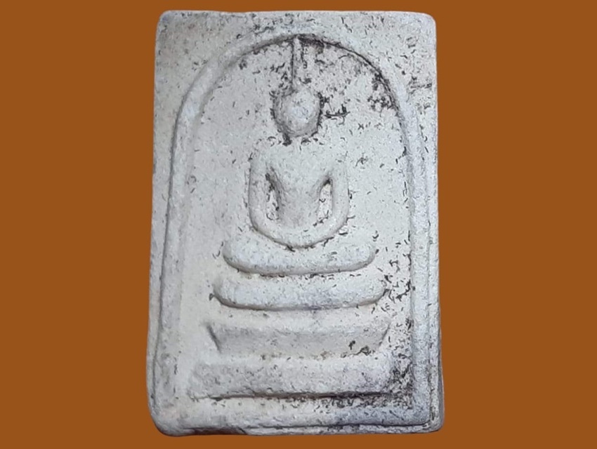 สมเด็จ พระธรรมธีรราชมหามุนี (เที่ยง อคฺคธมฺโม) วัดระฆังโฆสิตาราม บางกอกน้อย กรุงเทพมหานคร เนื้อผง พิมพ์ฐาน 3 ชั้น ปี ๒๕๕๖ หลังระฆัง