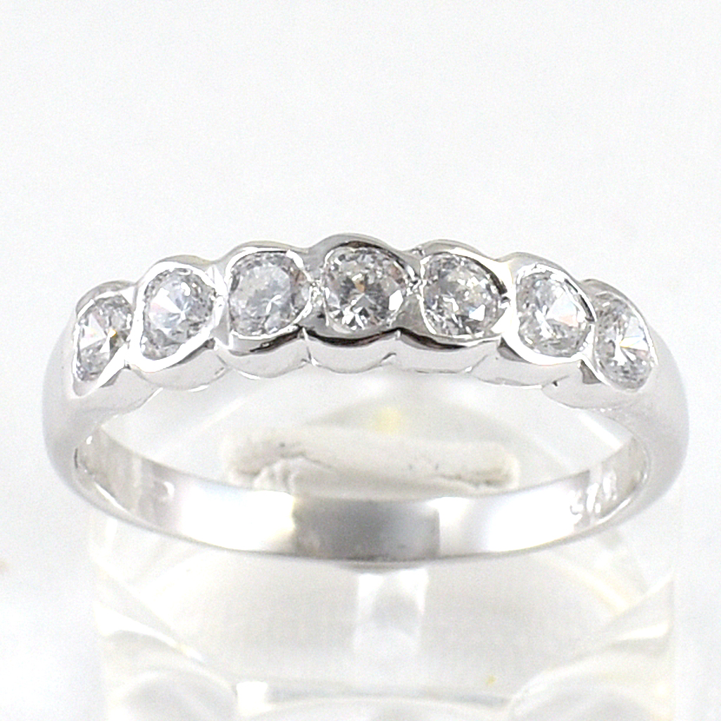 แหวนเงินแท้ราคาถูกชุบทองคำขาว เพชรCZแท้ 0.42 กะรัต งานประณีตสวยงาม สั่งผลิตค่ะ