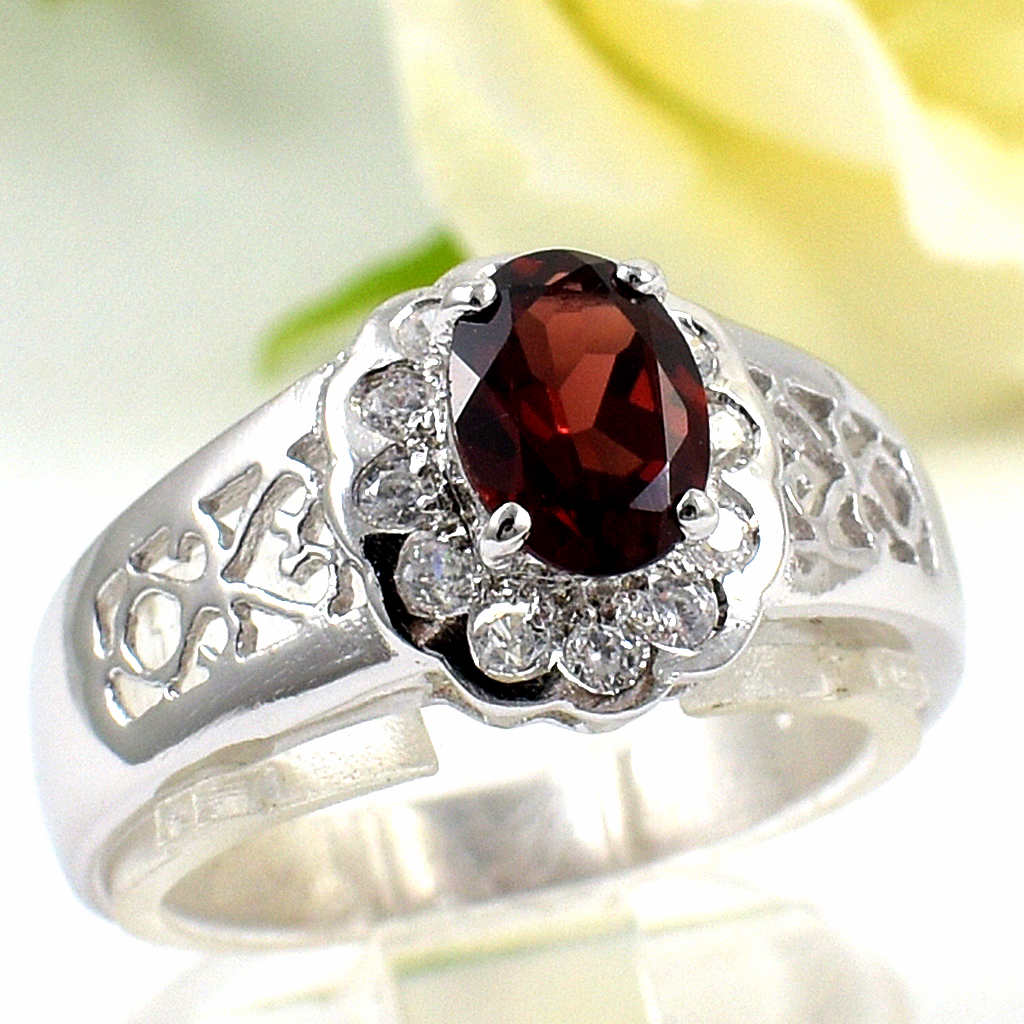 แหวนเงินแท้ราคาถูกชุบทองคำขาว พลอยแท้โกเมน 0.95 กะรัต เพชรCZ 0.18 กะรัต งานประณีตสวยงาม สั่งผลิตค่ะ