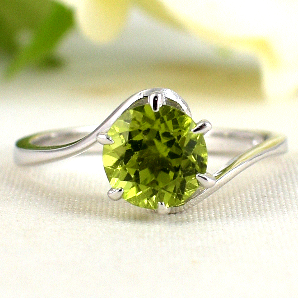 แหวนเงินแท้ราคาถูกชุบทองคำขาว เพอริดอทแท้ 1.50 กะรัต งานประณีตสวยงาม สั่งผลิตค่ะ