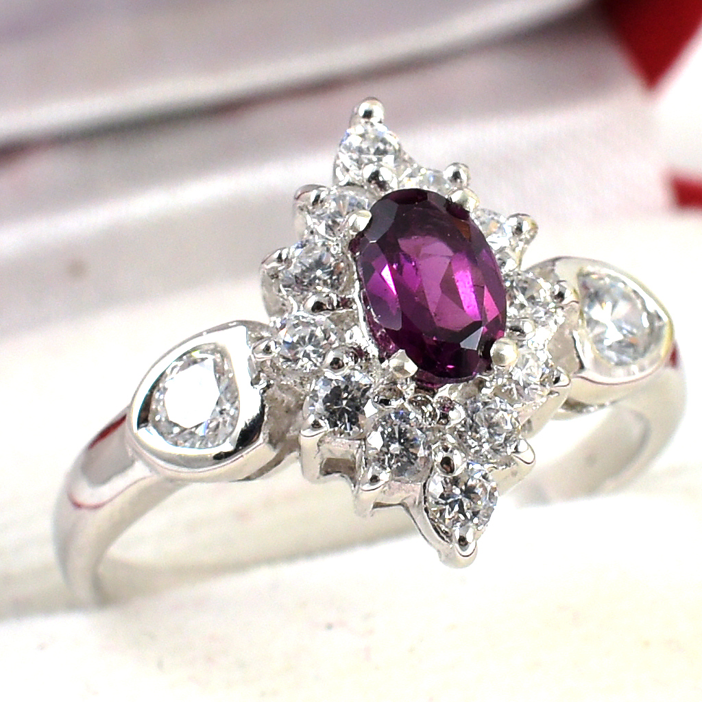 แหวนเงินแท้ราคาถูกชุบทองคำขาว พลอยแท้โรโดไลท์การ์เน็ต 0.65 กะรัต เพชรCZ 0.52 กะรัต งานประณีตสวยงาม สั่งผลิตค่ะ