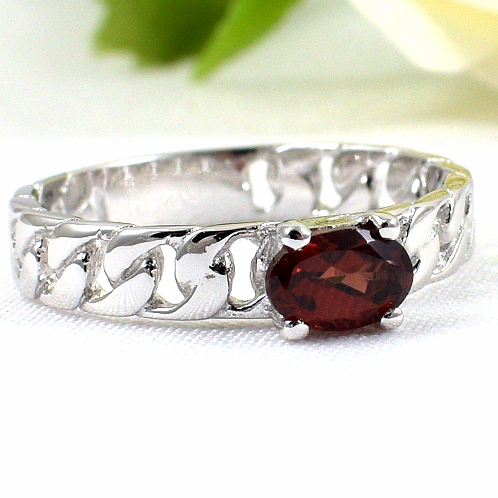 แหวนเงินแท้ราคาถูกชุบทองคำขาว โกเมนแท้ 0.57 กะรัต งานประณีตสวยงาม สั่งผลิตค่ะ