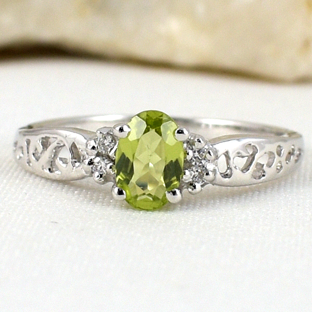 แหวนเงินแท้ราคาถูกชุบทองคำขาว เพอริดอทแท้ 0.49 กะรัต เพชรCZ 0.06 กะรัต งานประณีตสวยงาม สั่งผลิตค่ะ