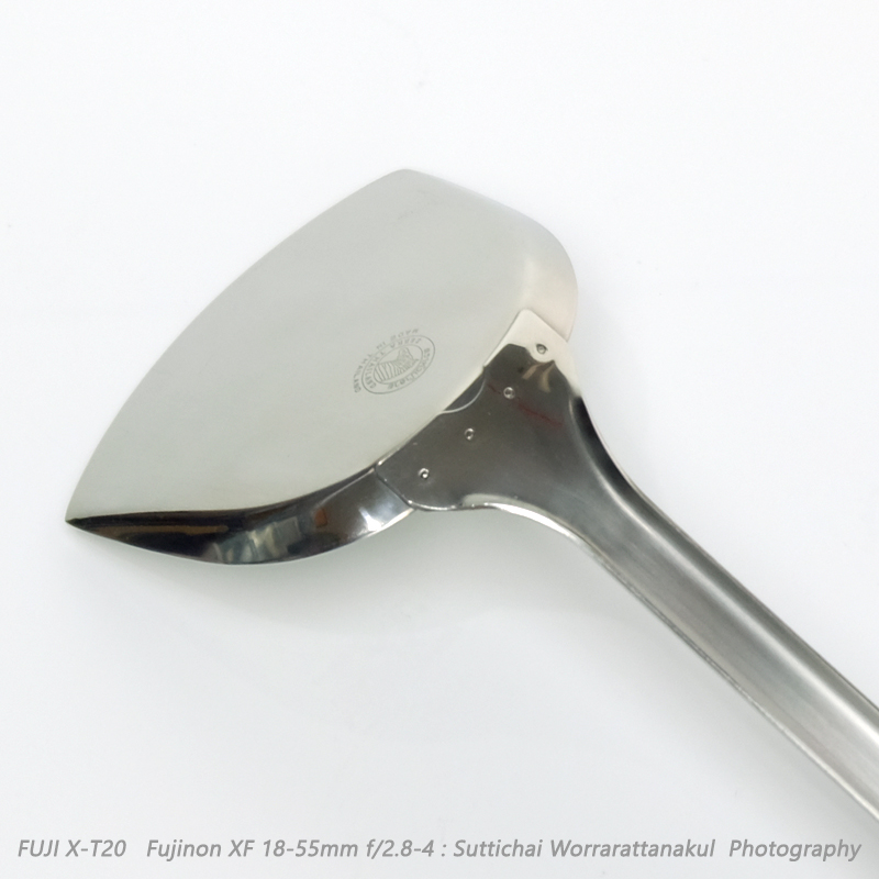 ตะหลิวกลาง Rooster ด้ามดำ ตราหัวม้าลาย