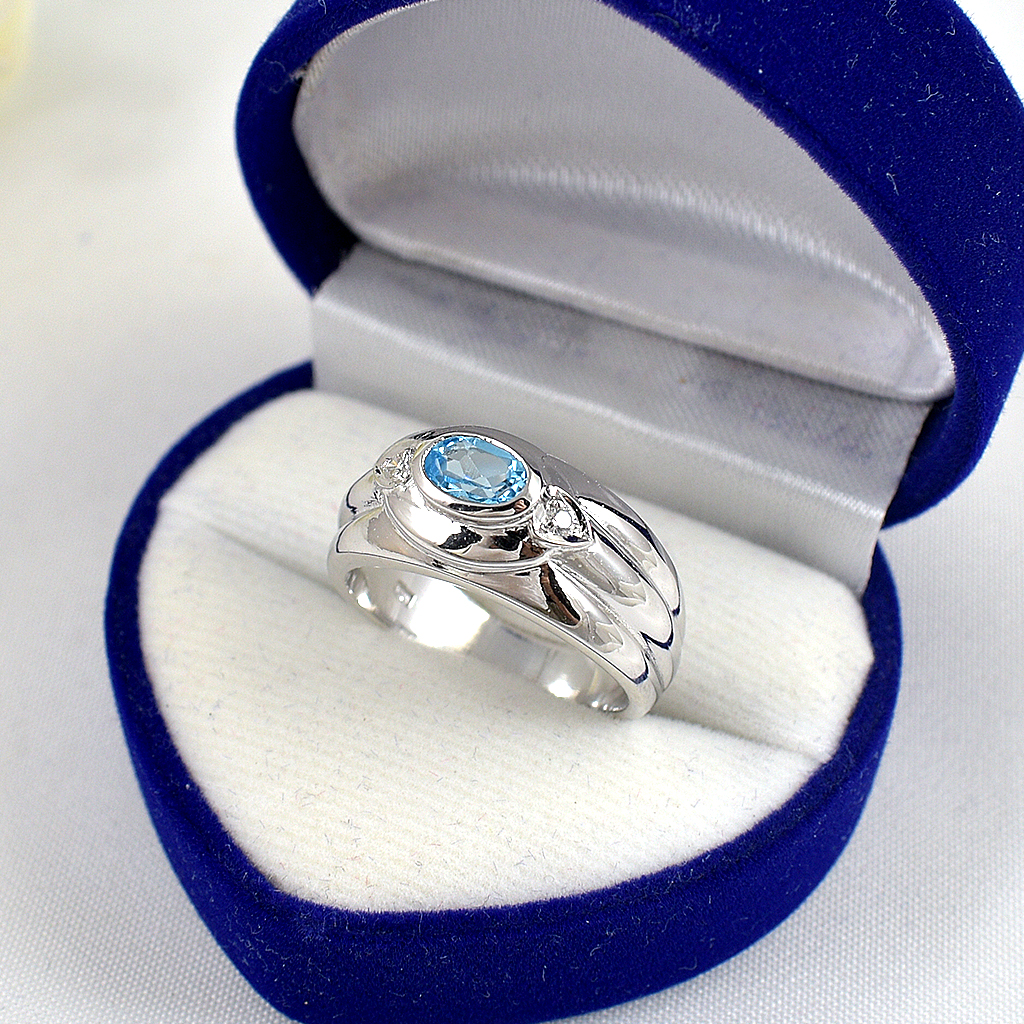 แหวนเงินแท้ราคาถูกชุบทองคำขาว สวิสบลูโทปาซแท้ 0.65 กะรัต เพชรCZ 0.06 กะรัต งานประณีตสวยงาม สั่งผลิตค่ะ