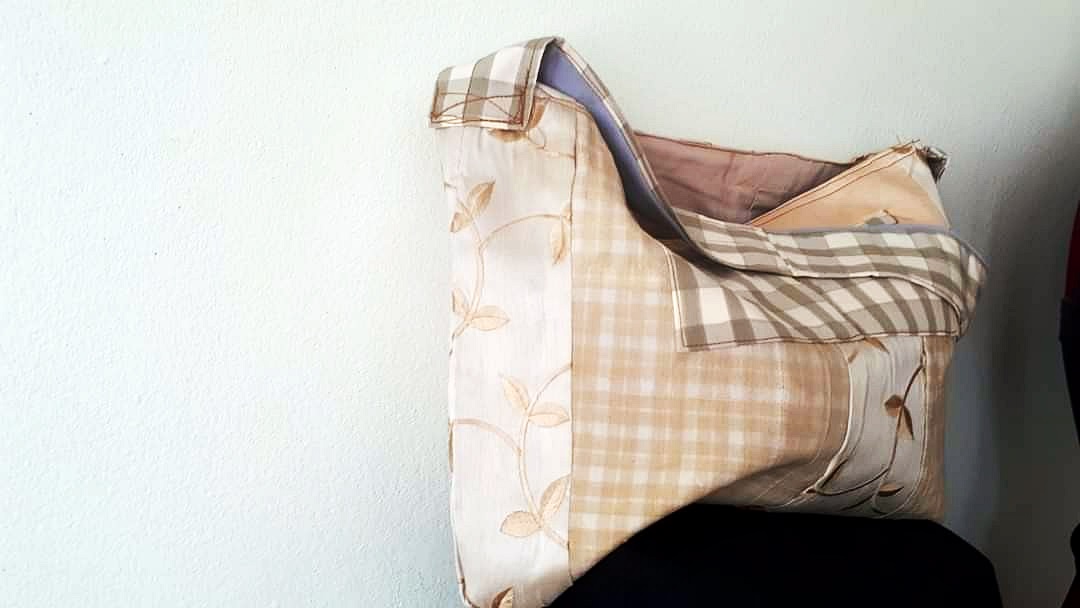 SIVAREE Circular Bag กระเป๋าผ้าไหมลดโลกร้อน ลดพลังงาน ดูแลสิ่งแวดล้อม ราคาพร้อมส่ง ฟ้า,ครีมและแดงไหมเก่า