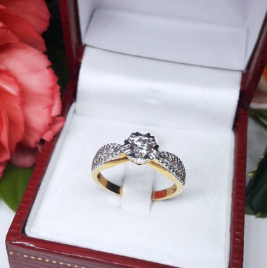 สั่งผลิตเพชรเบลเยี่ยมคัท แหวนแต่งงาน แหวนหมั้น ใส่เที่ยว ออกงาน แหวนทองคำ 18K เพชรแท้ 0.65 กะรัต 3.30 กรัม น้ำ 99 ราคาถูกมาก มีใบรับประกันค่ะ