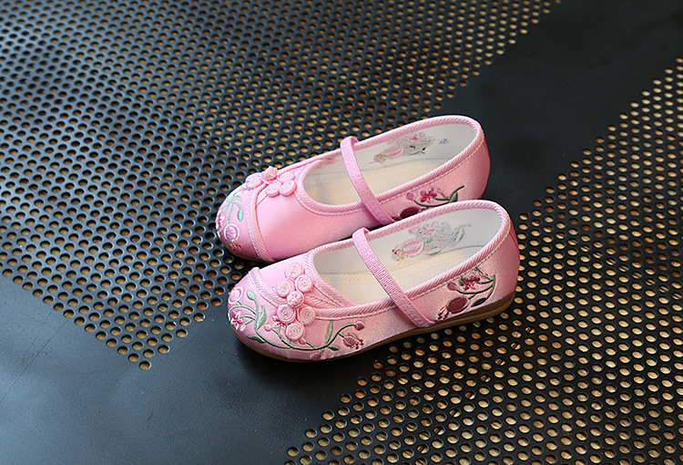 F รองเท้าจีนเด็ก ลายกระดุม ใหม่