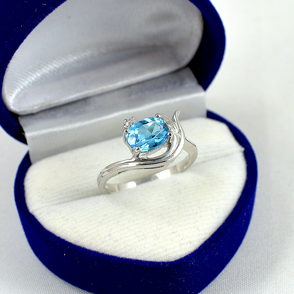 แหวนเงินแท้ราคาถูกชุบทองคำขาว สวิสบลูโทปาซแท้ 1.85 กะรัต เพชรCZ 0.04 กะรัต งานประณีตสวยงาม สั่งผลิตค่ะ