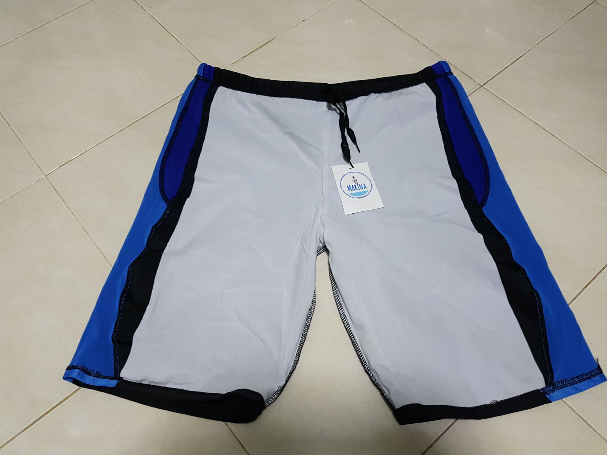 กางเกงว่ายน้ำชาย ขาสามส่วน รอบเอว 38-46 สะโพก 46-56ยาว21 นิ้วผ้าดี มีเชือกผูกค่ะ