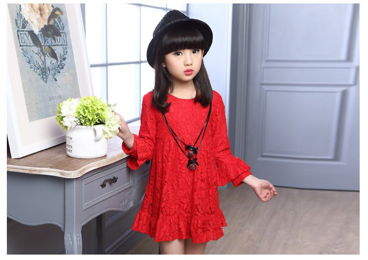 เดรสสีแดง แขนสามส่วน ผ้าลูกไม้