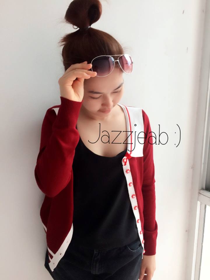 เสื้อคลุมคอโบว์ สีแดง