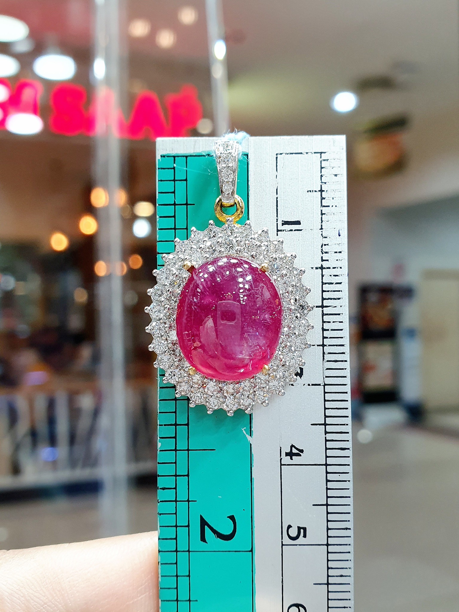 พร้อมส่งและสั่งผลิตจี้พลอยทับทิมอัฟฟริกา สีแดงอมชมพูสวยเม็ดใหญ่เนื้อมันวาว ประดับเพชรขาวสวยไฟดี ใส่เที่ยว ออกงาน ทองคำ 18K เพชรแท้ 1.78 กะรัต 58 เม็ด ราคาถูกมาก ส่งฟรี