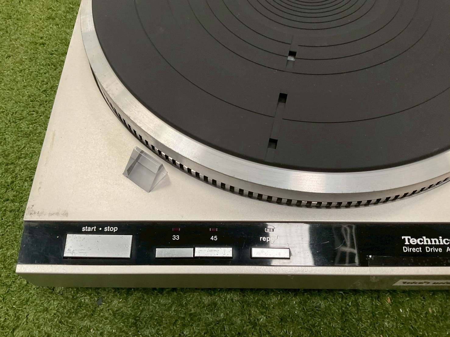 เครื่องเล่นแผ่นเสียง Technics : SL-Q33