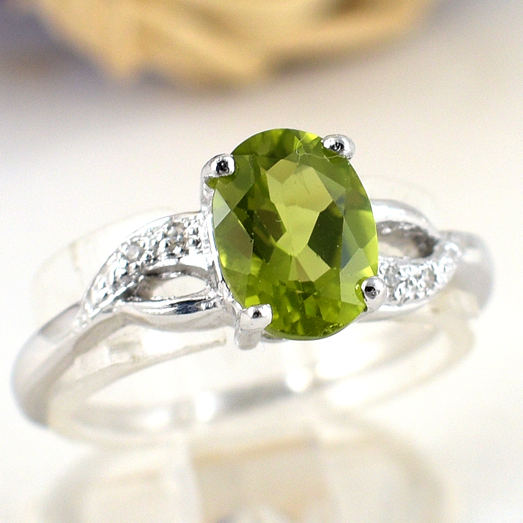 แหวนเงินแท้ราคาถูกชุบทองคำขาว เพอริดอทแท้ 1.60 กะรัต เพชรCZ 0.028 กะรัต งานประณีตสวยงาม สั่งผลิตค่ะ