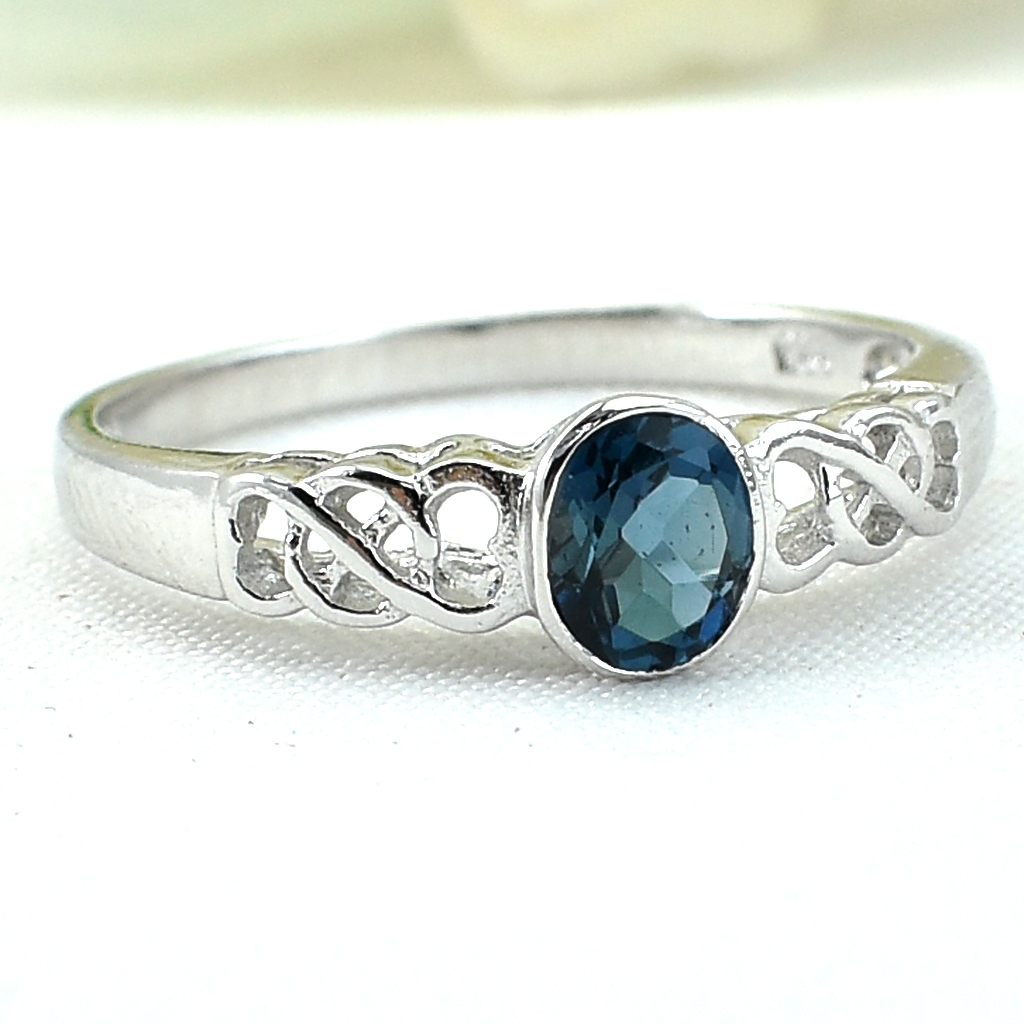 แหวนเงินแท้ราคาถูกชุบทองคำขาว ลอนดอนบลูโทปาซแท้ 0.50 กะรัต งานประณีตสวยงาม สั่งผลิตค่ะ