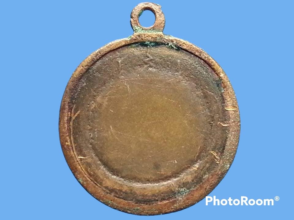 เหรียญหลวงพ่อในกุฎิ วัดกุยบุรี จ.ประจวบคีรีขันธ์