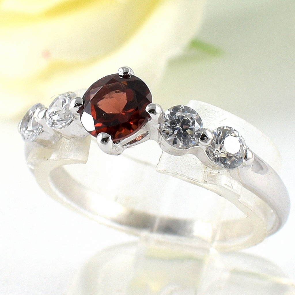 แหวนเงินแท้ราคาถูกชุบทองคำขาว พลอยแท้โกเมน 0.65 กะรัต เพชรCZ 0.36 กะรัต งานประณีตสวยงาม สั่งผลิตค่ะ