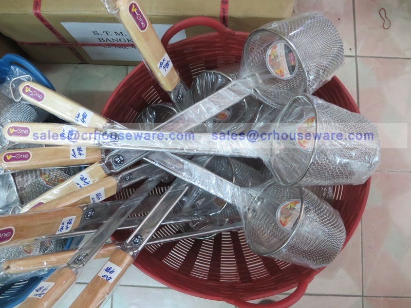 ตะกร้อลวกก๋วยเตี๋ยวสแตนเลส 12 นิ้ว ด้ามไม้ 008-WT-12