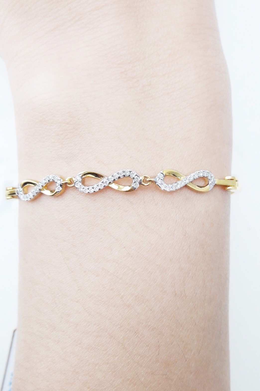 สั่งผลิตกำไล/สร้อยข้อมือทองเพชรเบลเยี่ยมคัท ใส่ทุกวัน ใส่เที่ยว ออกงาน เพชรแท้ ทอง18K 0.24 กะรัต 7.16 กรัม น้ำ 99 ราคาถูกมาก มีใบรับประกันค่ะ