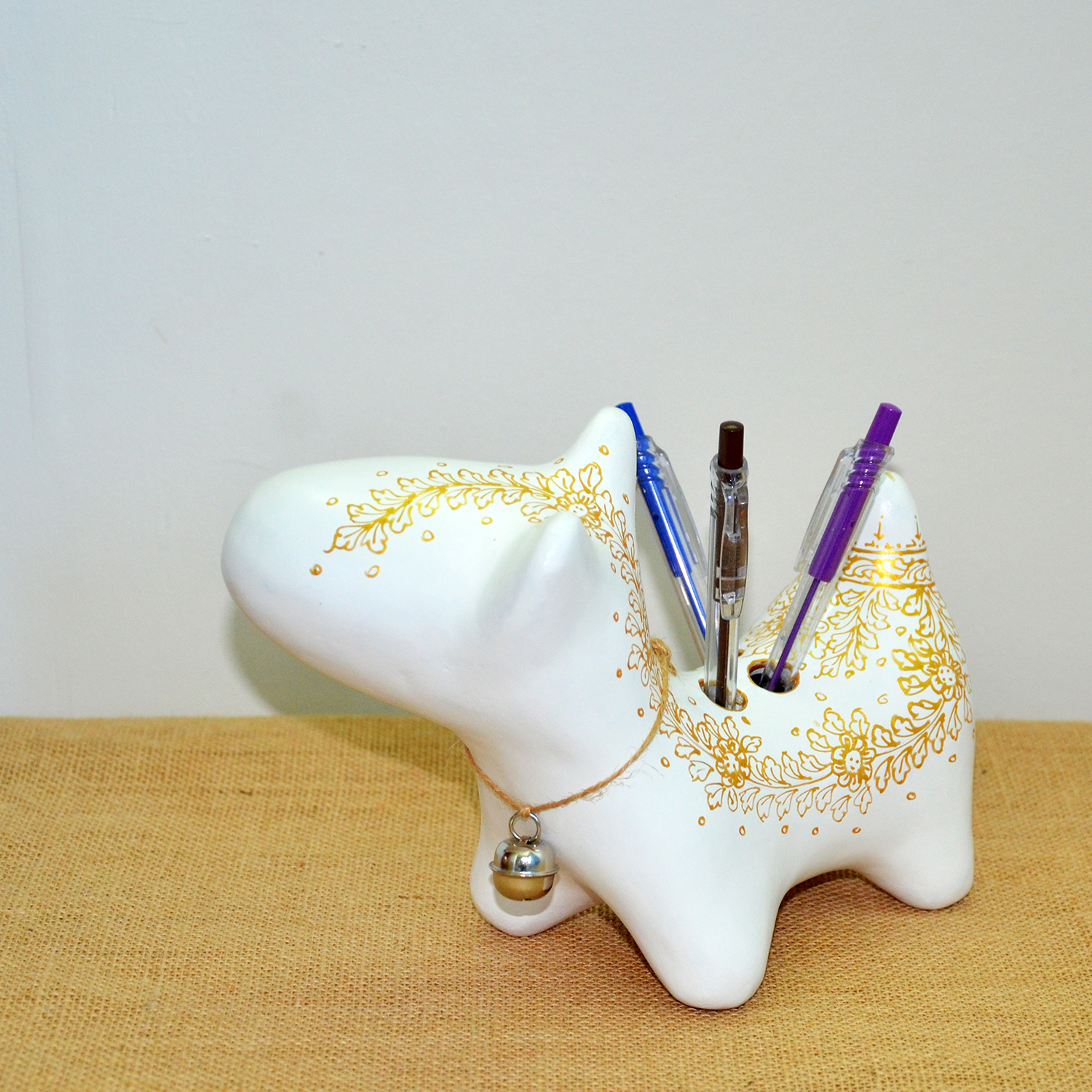 น้องหมาสีปากกา ขาวทอง