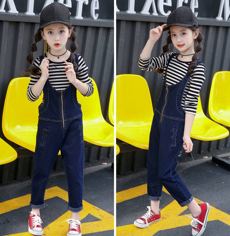 ชุดเอี้ยมยีนส์สีเข้ม+เสื้อแขนยาวลายริ้วสีดำ