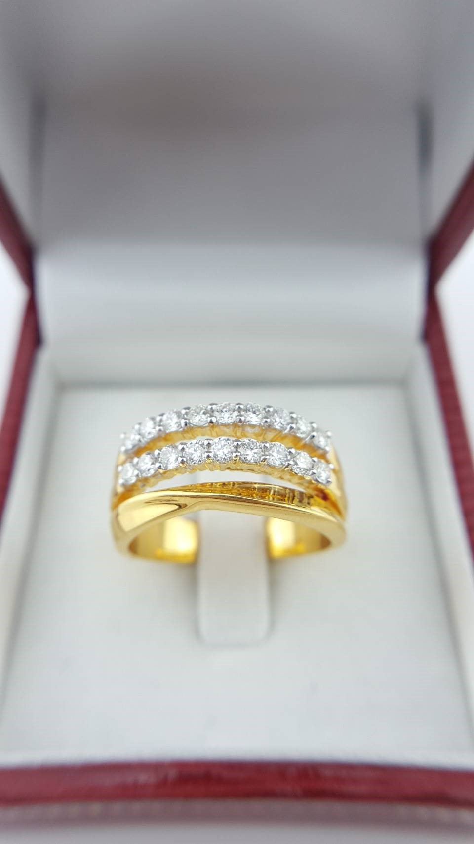 สั่งผลิตเพชรเบลเยี่ยมคัท แหวนแต่งงาน แหวนหมั้น ใส่เที่ยว ออกงาน แหวนทองคำ 18K เพชรแท้ 0.54 กะรัต 6.51 กรัม น้ำ 99 ราคาถูกมาก มีใบรับประกันค่ะ