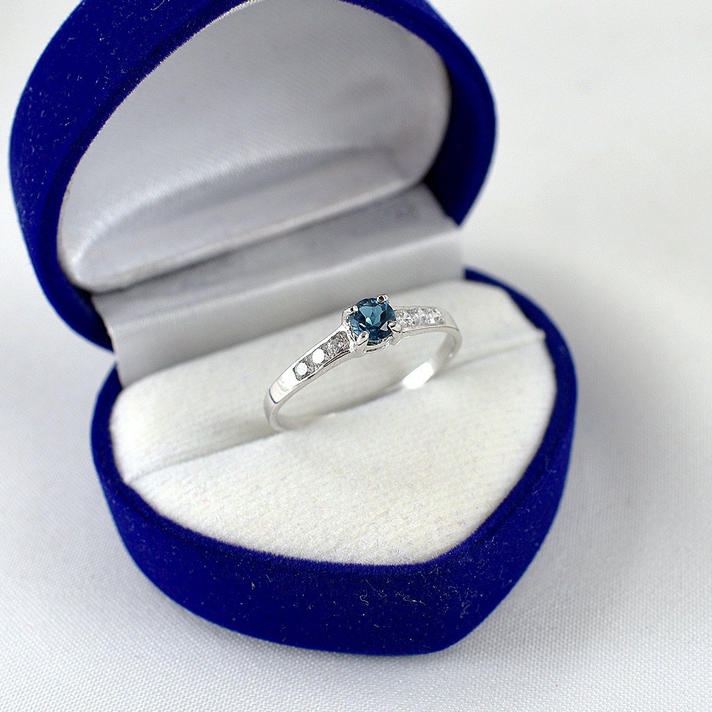 แหวนเงินแท้ราคาถูกชุบทองคำขาว ลอนดอนบลูโทปาซแท้ 0.35 กะรัต งานประณีตสวยงาม สั่งผลิตค่ะ