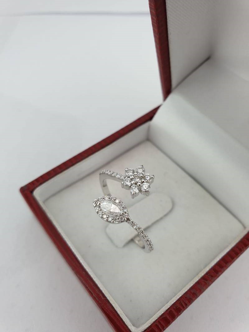 สั่งผลิตเพชรเบลเยี่ยมคัท แหวนแต่งงาน แหวนหมั้น ใส่เที่ยว ออกงาน แหวนทองขาว 18K เพชรแท้ 0.53 กะรัต 2.47 กรัม น้ำ 99 ราคาถูกมาก มีใบรับประกันค่ะ